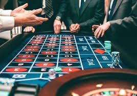 Pengguna bersantai sembari menikmati bonus mingguan di harta138 dengan pengalaman aman dan menyenangkan